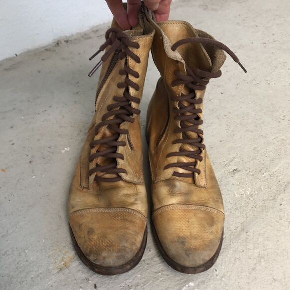 Distressed Bed/Stu boots - Picture 3 of 9